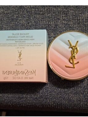 Yves Saint Laurent collector cushion, foundation, B10 porcelain